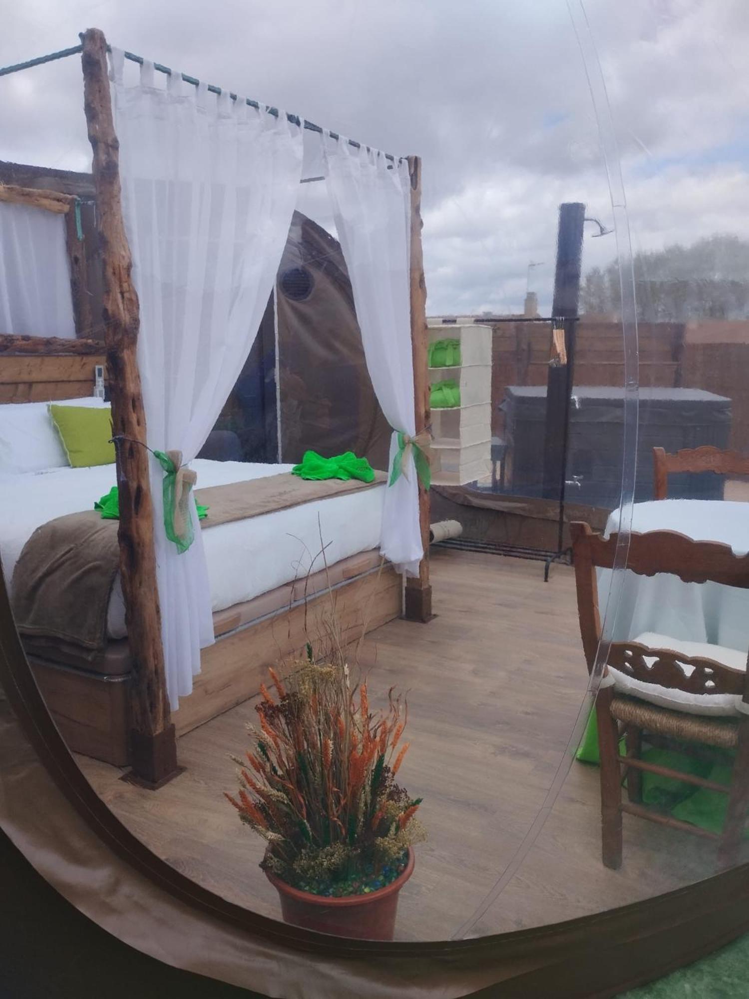 Cosmoveros - Hotel Burbuja Pedraza Exteriör bild