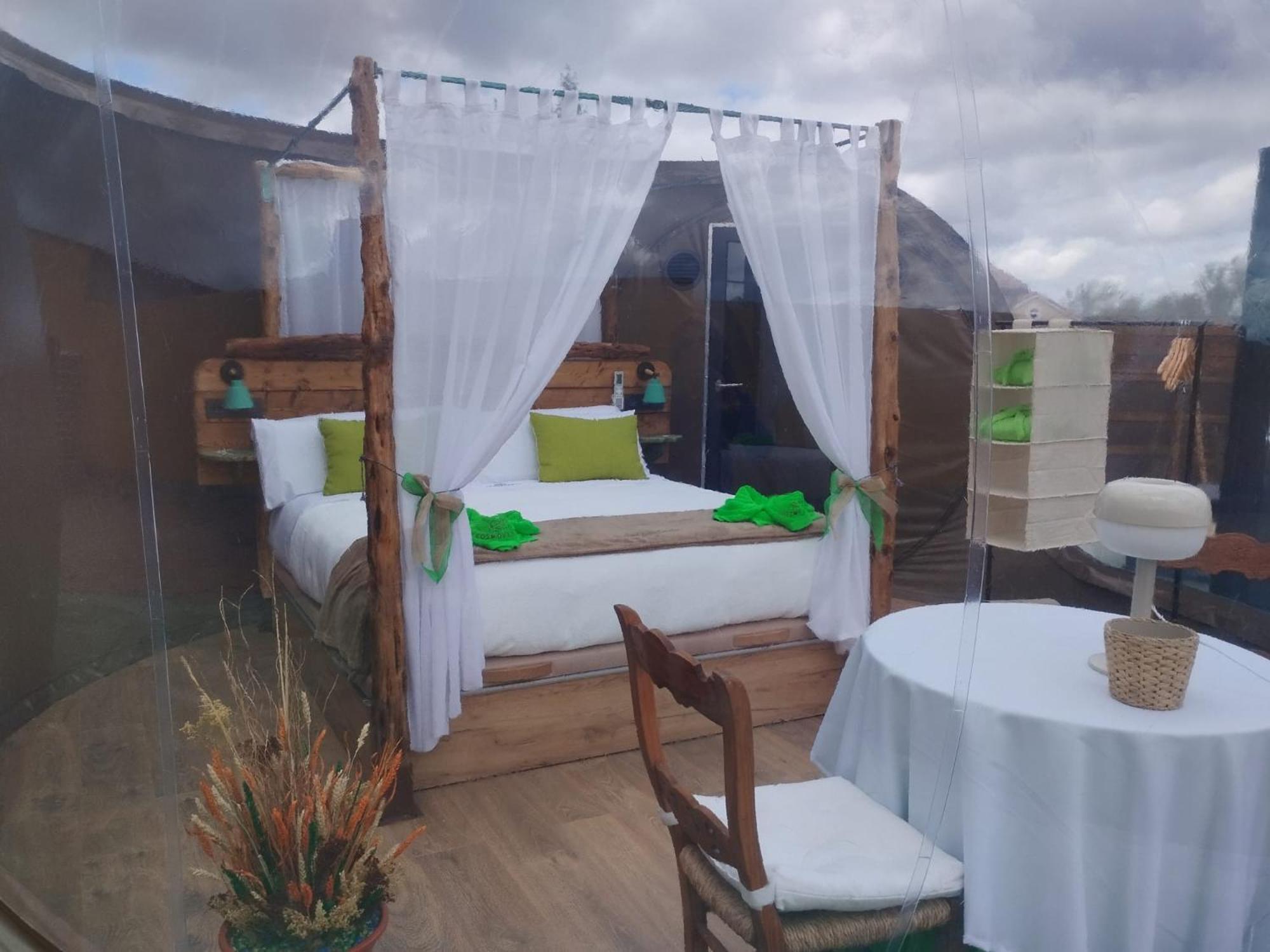 Cosmoveros - Hotel Burbuja Pedraza Exteriör bild