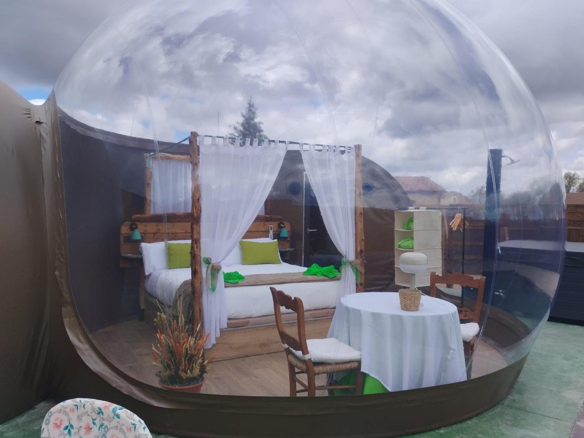Cosmoveros - Hotel Burbuja Pedraza Exteriör bild