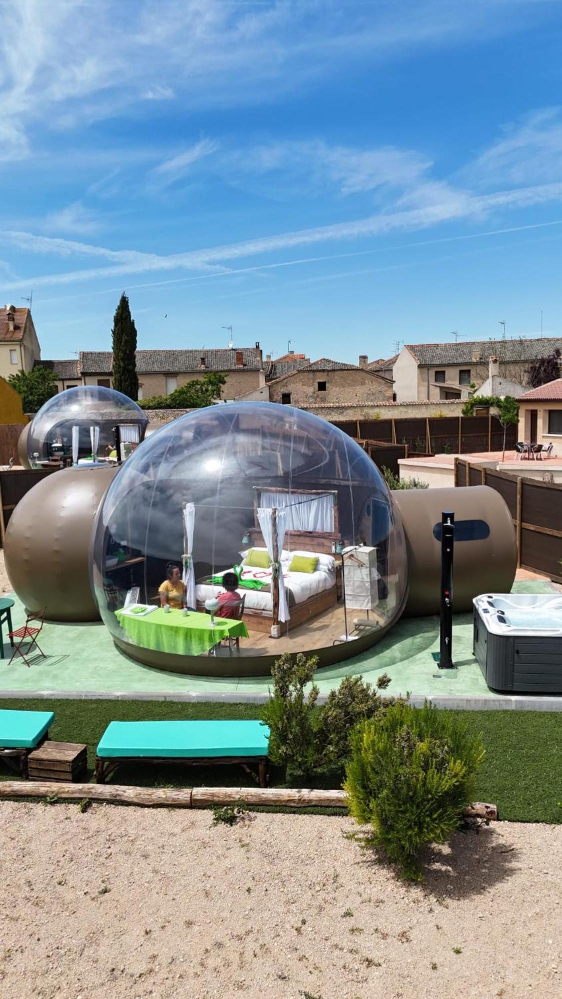 Cosmoveros - Hotel Burbuja Pedraza Exteriör bild