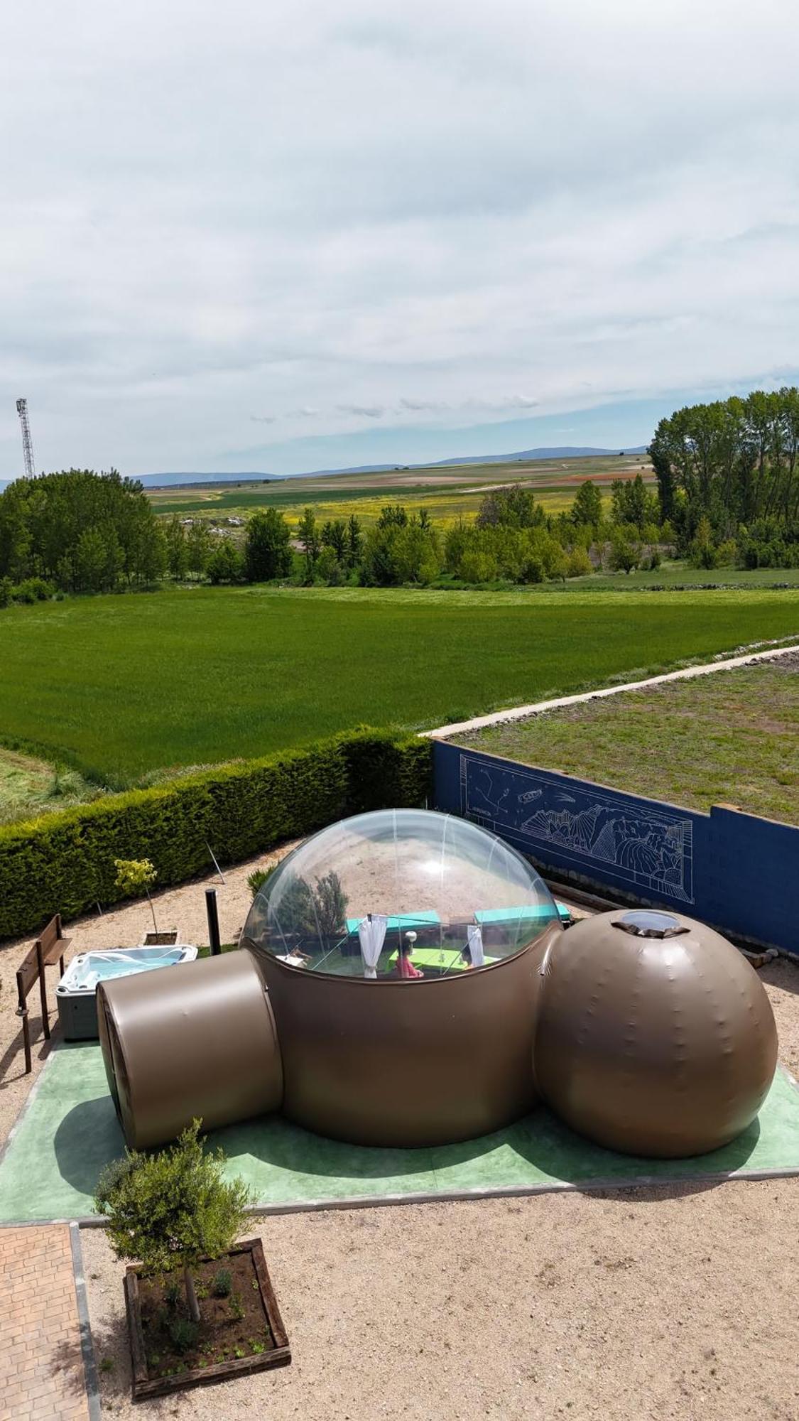 Cosmoveros - Hotel Burbuja Pedraza Exteriör bild